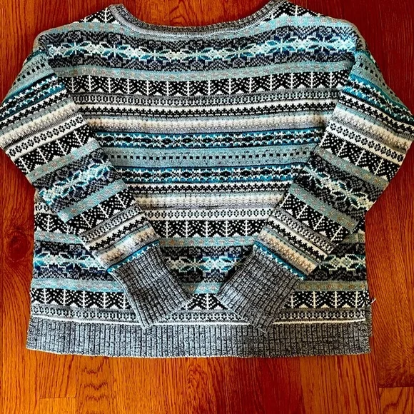 Victoria’s Secret Sweater NWOT size S/P scoop neck - Picture 2 of 6